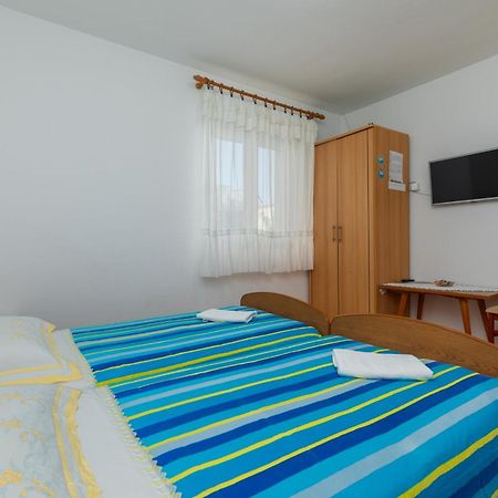 Apartments With A Parking Space Omis - 2745 Room photo