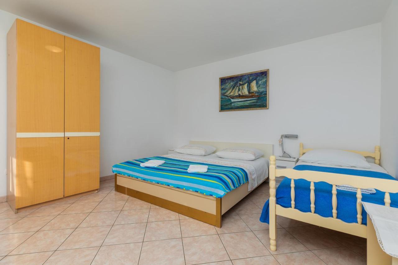 Apartments With A Parking Space Omis - 2745 Exterior photo