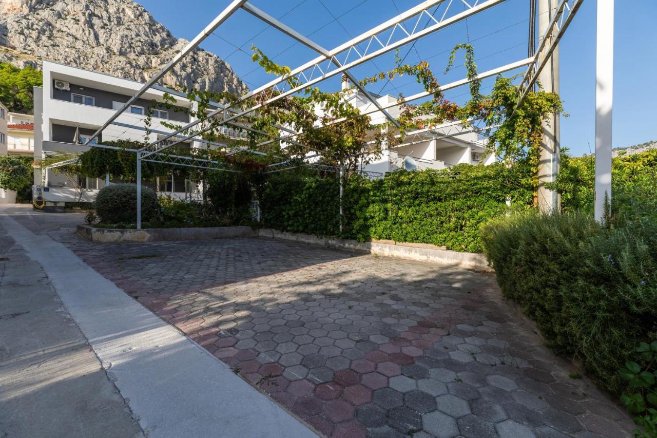 Apartments With A Parking Space Omis - 2745 Exterior photo