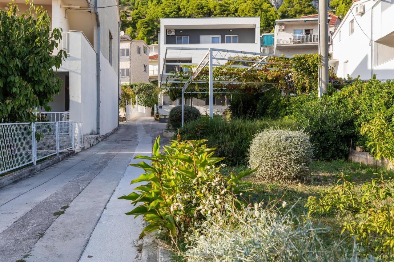 Apartments With A Parking Space Omis - 2745 Exterior photo