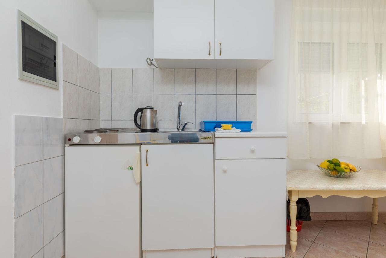 Apartments With A Parking Space Omis - 2745 Exterior photo