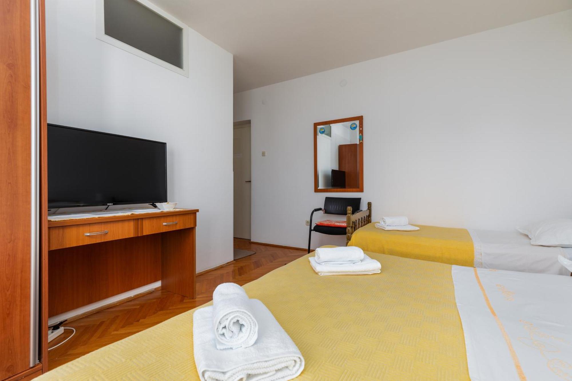 Apartments With A Parking Space Omis - 2745 Room photo